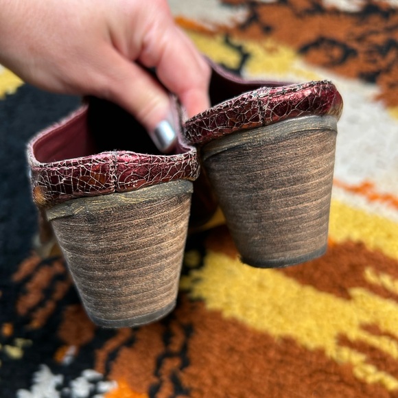 VERY VOLATILE, cracked, Western stacked mules!! - Picture 5 of 12